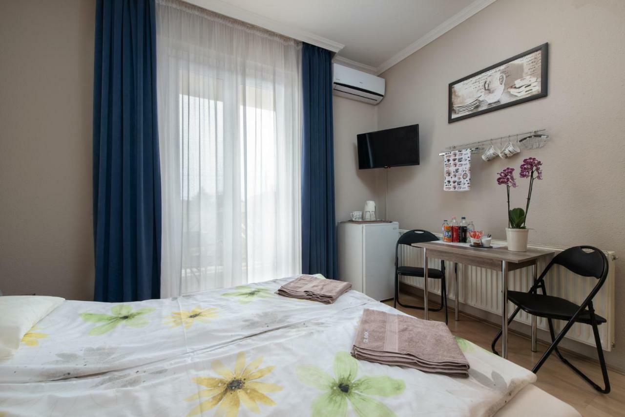Clock Cafe Pizzeria Es Panzio Hotel Hajdúszoboszló Екстериор снимка