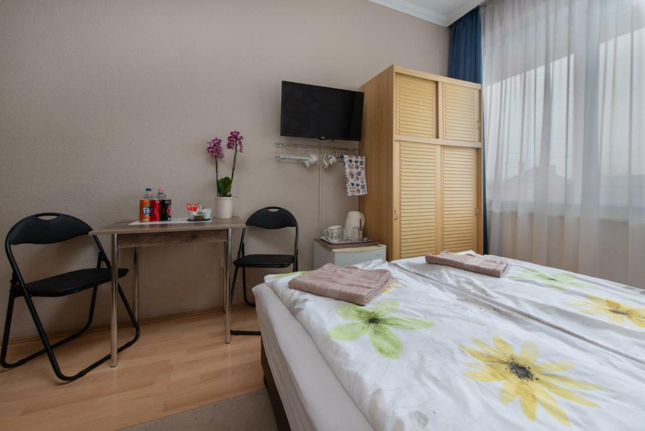 Clock Cafe Pizzeria Es Panzio Hotel Hajdúszoboszló Екстериор снимка